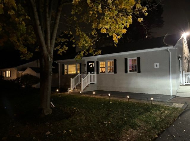 8 Fairbrook Rd, Framingham, MA 01701