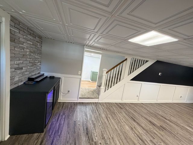 8 Fairbrook Rd, Framingham, MA 01701