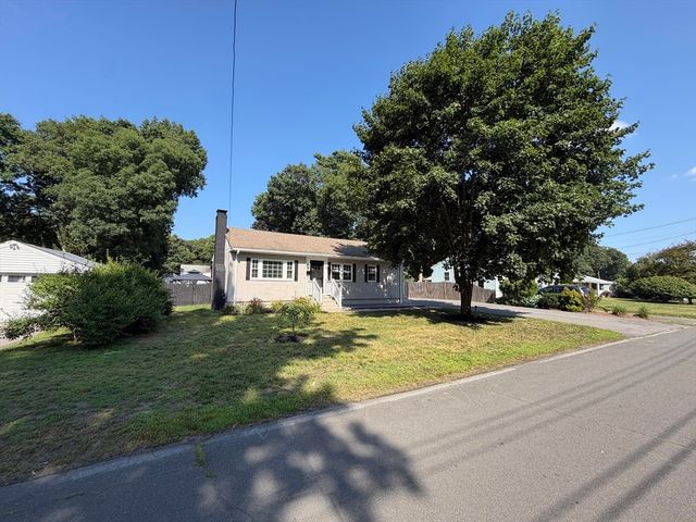 8 Fairbrook Rd, Framingham, MA 01701