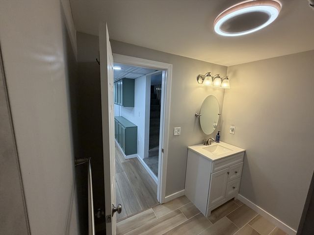 8 Fairbrook Rd, Framingham, MA 01701