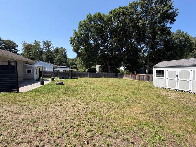 8 Fairbrook Rd, Framingham, MA 01701