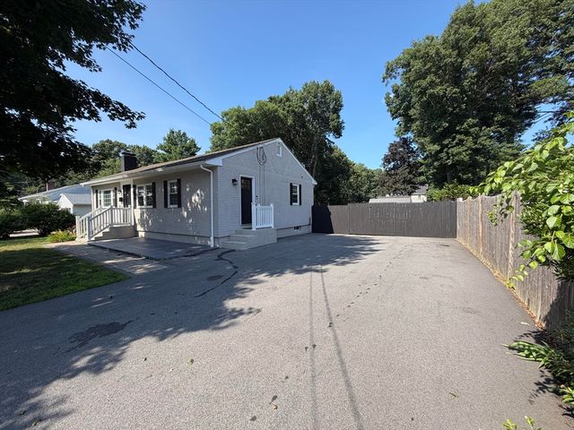 8 Fairbrook Rd, Framingham, MA 01701