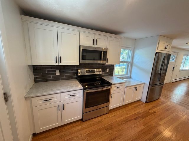 8 Fairbrook Rd, Framingham, MA 01701