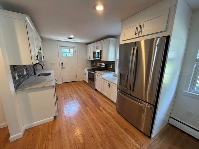 8 Fairbrook Rd, Framingham, MA 01701