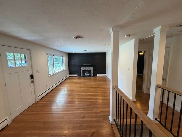 8 Fairbrook Rd, Framingham, MA 01701