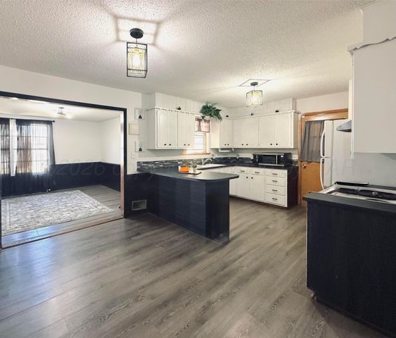 501 Cherry Avenue, Dumas, TX 79029