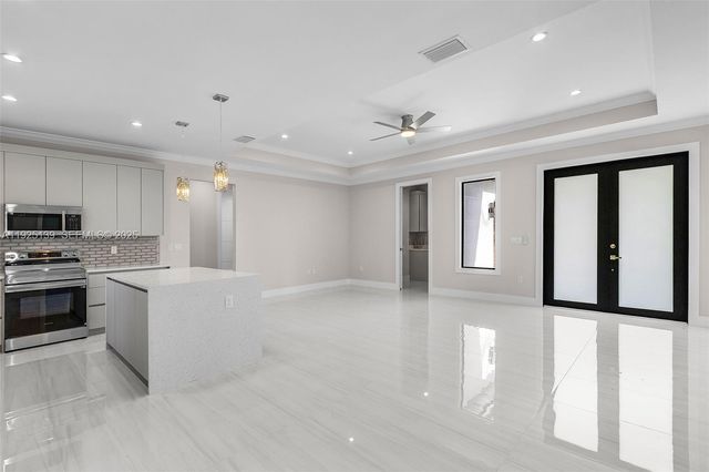 2158 Desoto BLVD S, Naples, FL 34117