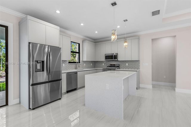 2158 Desoto BLVD S, Naples, FL 34117