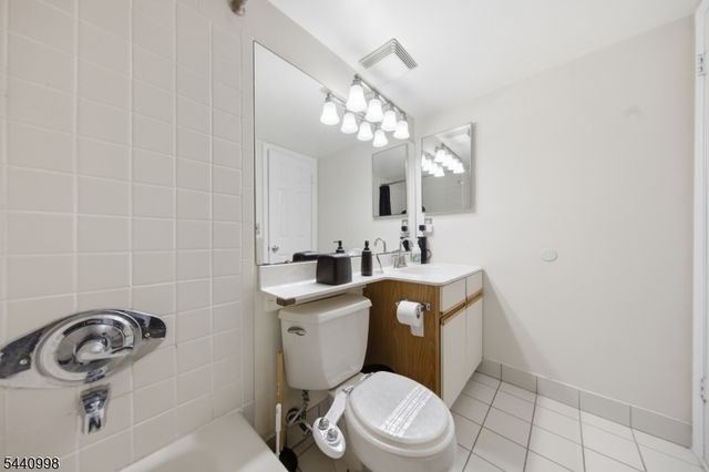 609 Mark Twain Way, Mahwah Twp., NJ 07430