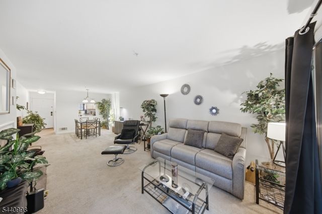 609 Mark Twain Way, Mahwah Twp., NJ 07430