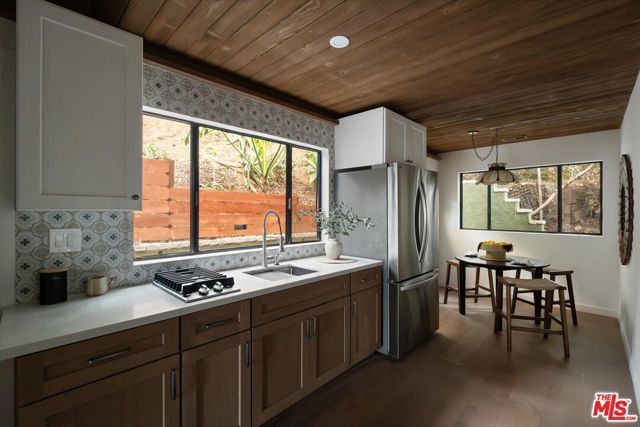 8506 Oak Court, Los Angeles, CA 90046