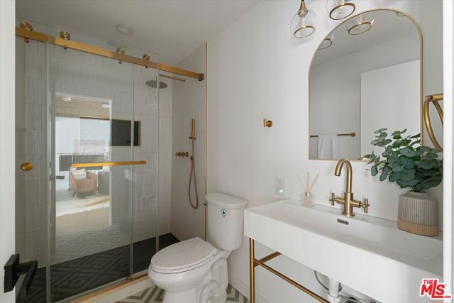 8506 Oak Court, Los Angeles, CA 90046