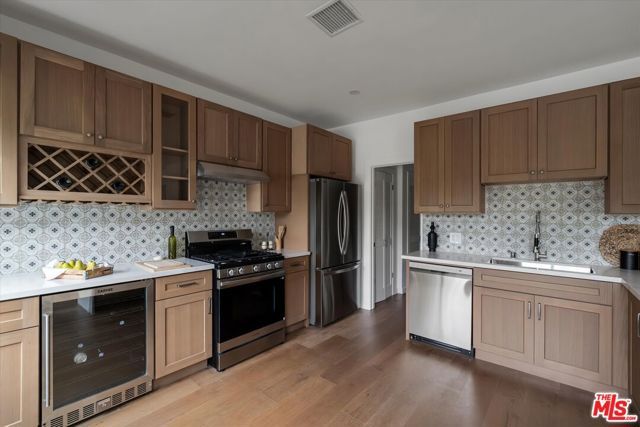 8506 Oak Court, Los Angeles, CA 90046