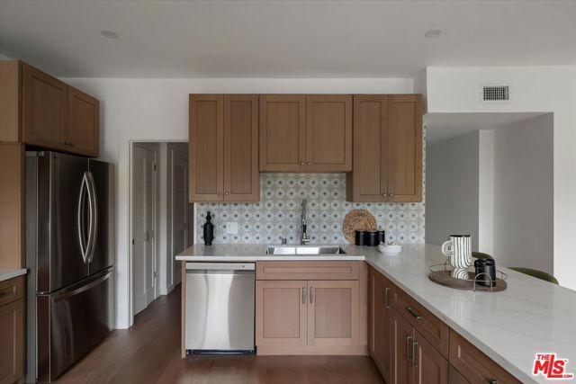 8506 Oak Court, Los Angeles, CA 90046