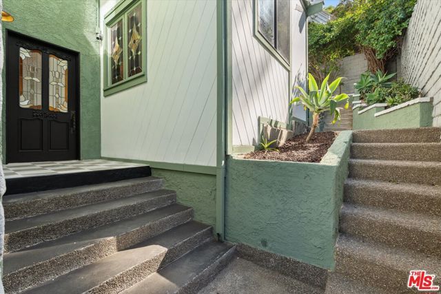 8506 Oak Court, Los Angeles, CA 90046