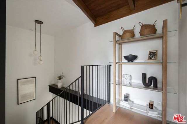 8506 Oak Court, Los Angeles, CA 90046