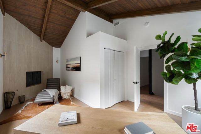 8506 Oak Court, Los Angeles, CA 90046