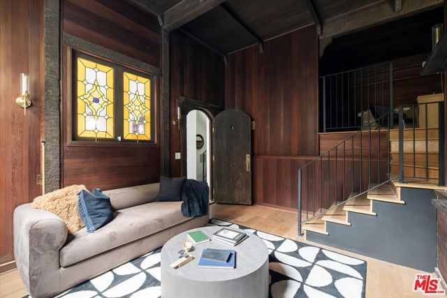 8506 Oak Court, Los Angeles, CA 90046