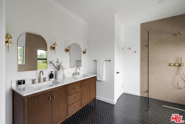 8506 Oak Court, Los Angeles, CA 90046