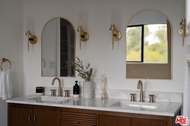 8506 Oak Court, Los Angeles, CA 90046