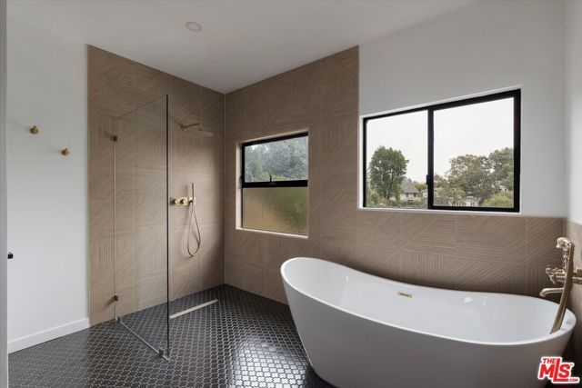 8506 Oak Court, Los Angeles, CA 90046