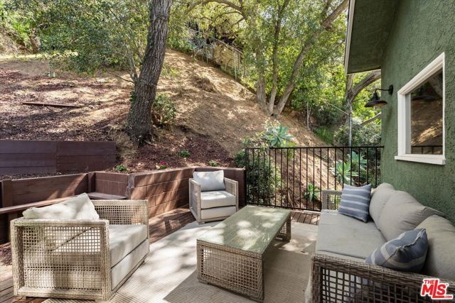 8506 Oak Court, Los Angeles, CA 90046