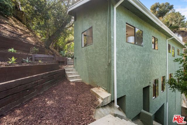 8506 Oak Court, Los Angeles, CA 90046