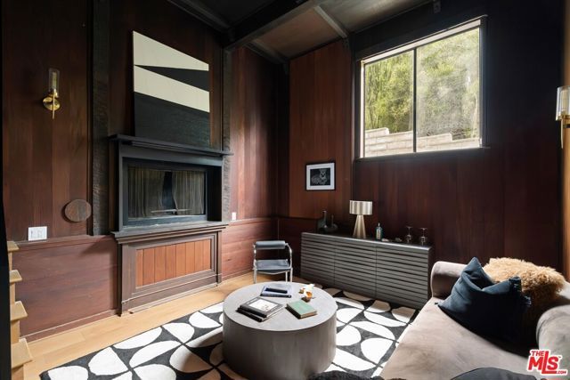 8506 Oak Court, Los Angeles, CA 90046