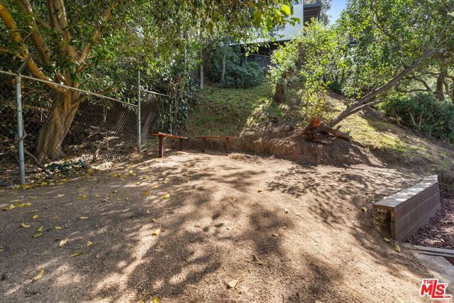 8506 Oak Court, Los Angeles, CA 90046