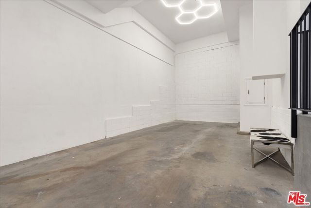 8506 Oak Court, Los Angeles, CA 90046