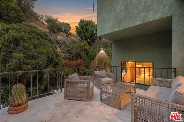 8506 Oak Court, Los Angeles, CA 90046