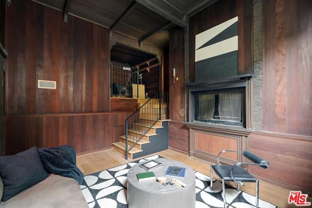 8506 Oak Court, Los Angeles, CA 90046