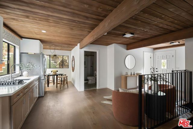 8506 Oak Court, Los Angeles, CA 90046
