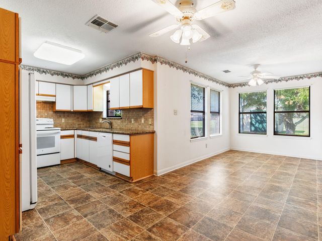 1816 Leissner Street, Bay City, TX 77414