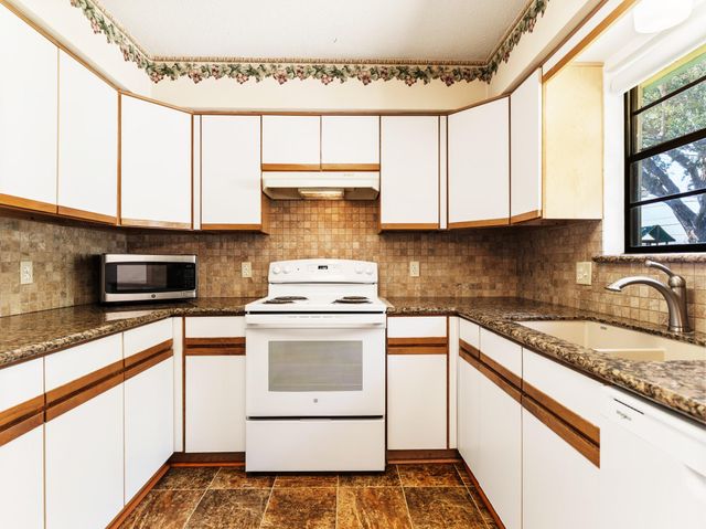 1816 Leissner Street, Bay City, TX 77414