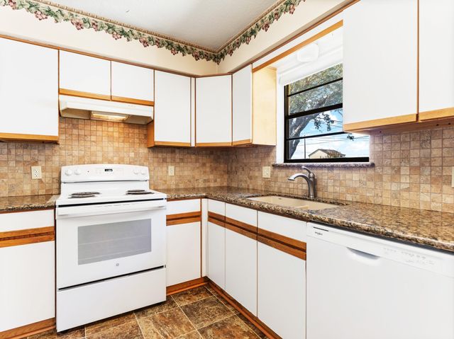 1816 Leissner Street, Bay City, TX 77414