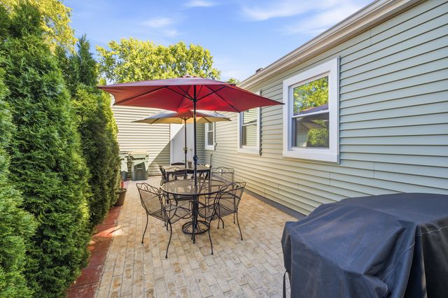 132 Walnut Court, Mundelein, IL 60060