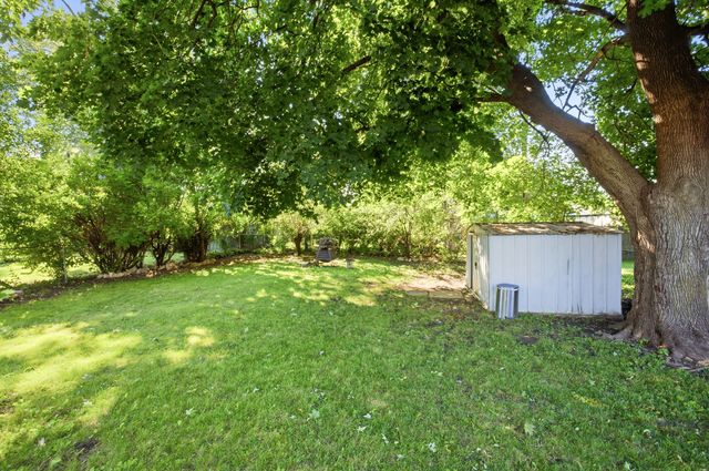 132 Walnut Court, Mundelein, IL 60060