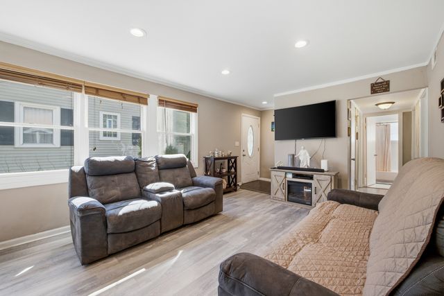 132 Walnut Court, Mundelein, IL 60060