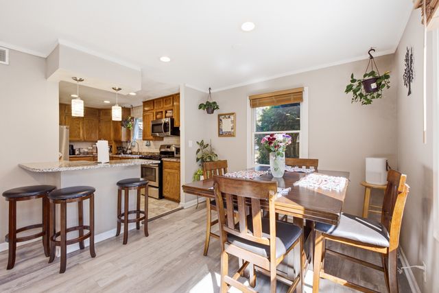 132 Walnut Court, Mundelein, IL 60060