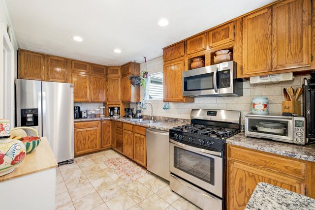 132 Walnut Court, Mundelein, IL 60060