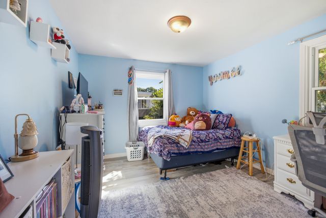 132 Walnut Court, Mundelein, IL 60060