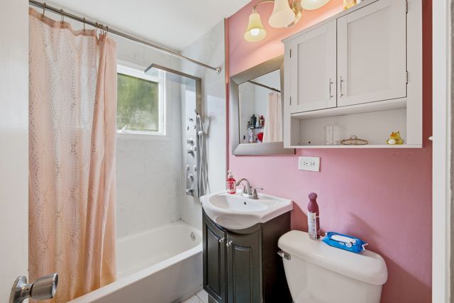 132 Walnut Court, Mundelein, IL 60060