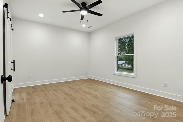 1479 20th Street NE, Hickory, NC 28601