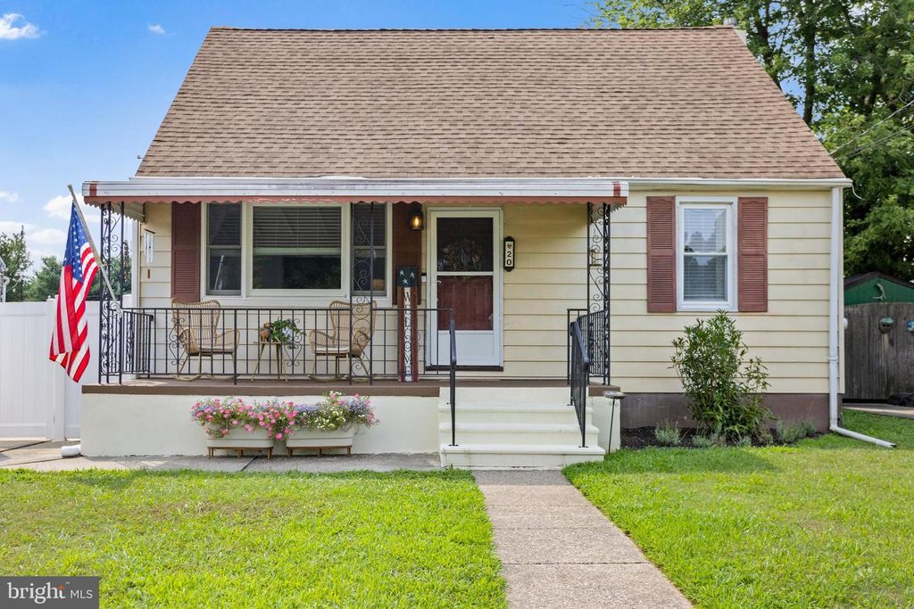 20 THORNTOWN LN, BORDENTOWN, NJ 08505 — exterior