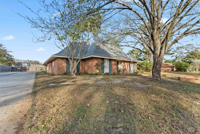 8737 Wakefield Ave, Baton Rouge, LA 70806