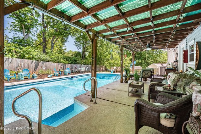 8700 William Penn Way, Louisville, KY 40228
