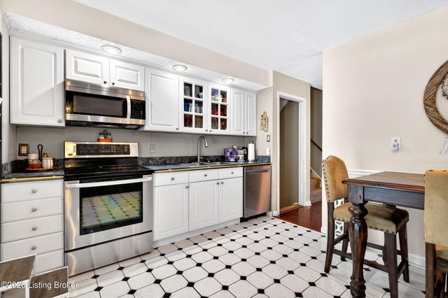8700 William Penn Way, Louisville, KY 40228