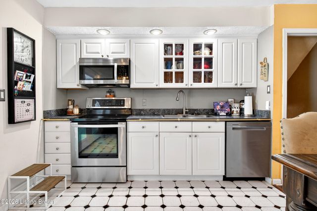 8700 William Penn Way, Louisville, KY 40228