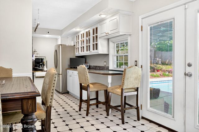 8700 William Penn Way, Louisville, KY 40228